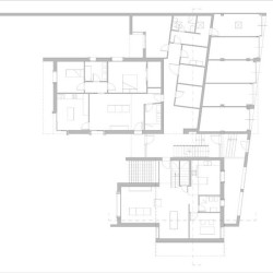 Casa M10 Planimetria del piano terra. Alloggio adiacente a zone comuni, zona giorno della villetta e batteria dei garages.