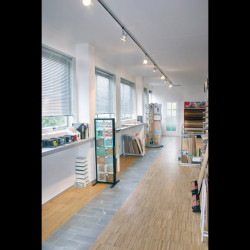 Showroom Benuzzi. Foto piano primo. Esposizione finiture di pregio.
